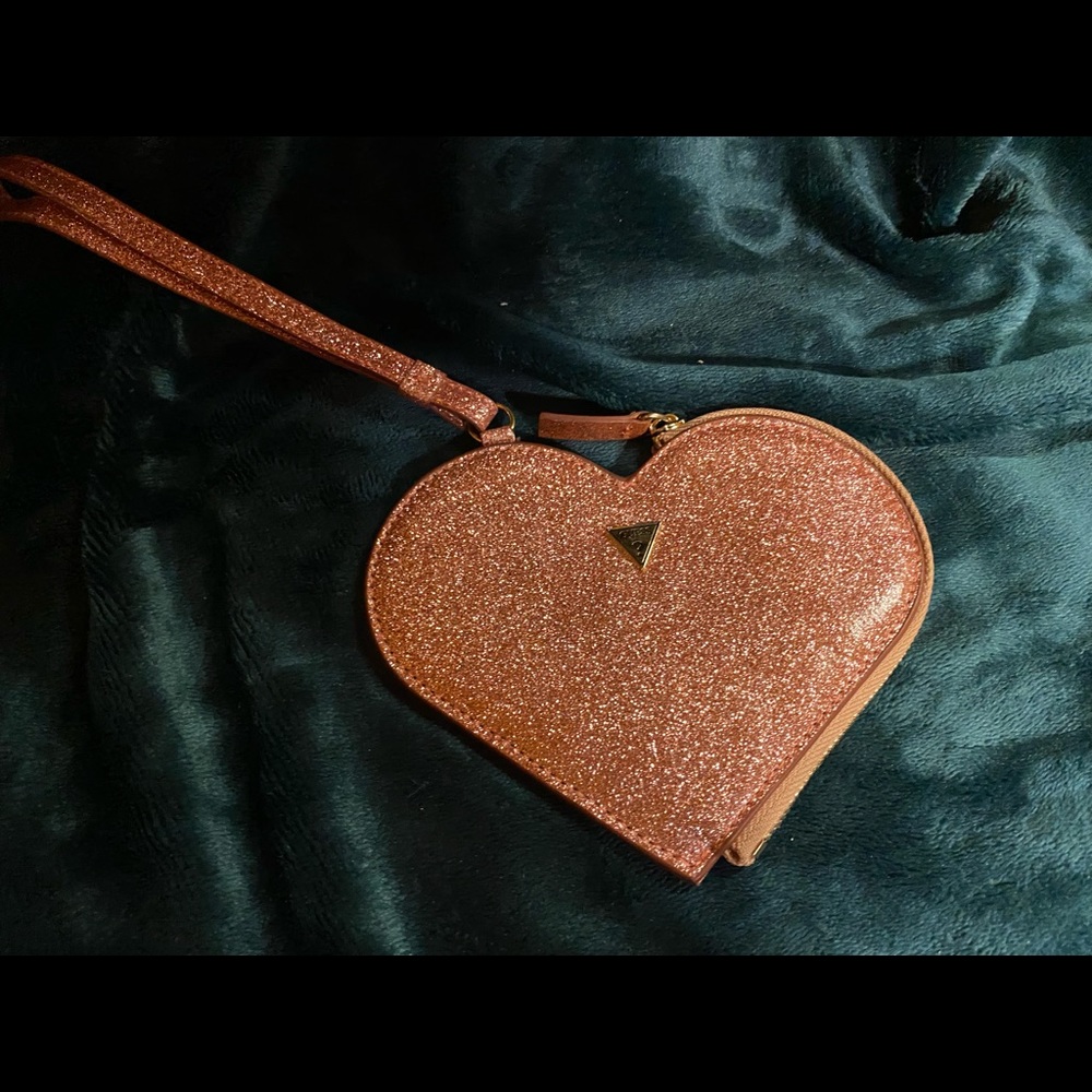 Guess wristlet heart ❤️ shaped sparky 👛